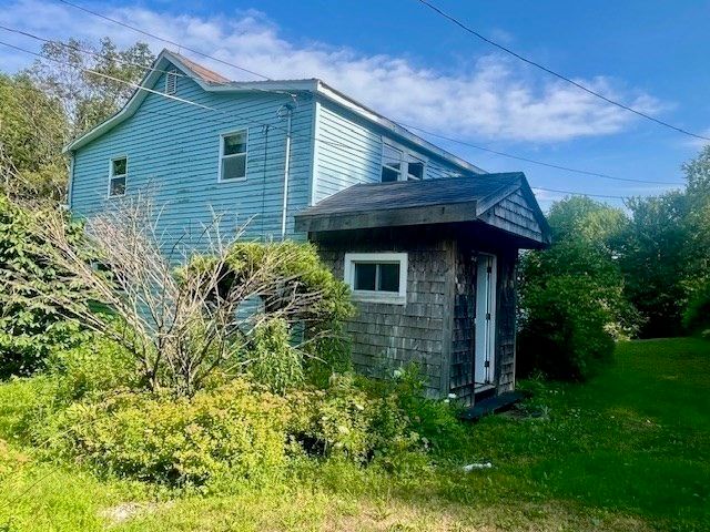 117-117A Strykers Rd, Florida, MA 01247