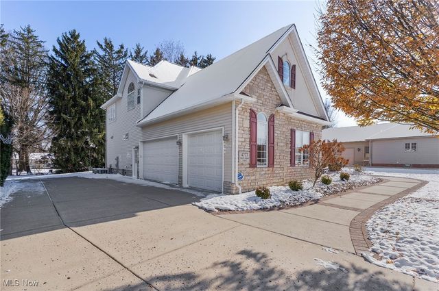 4777 N Aspen Court, Canfield, OH 44406