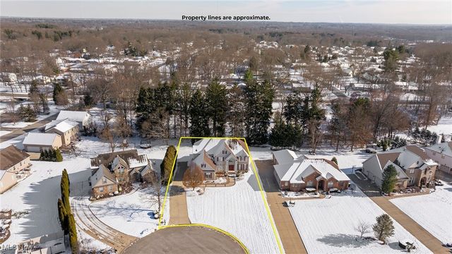 4777 N Aspen Court, Canfield, OH 44406