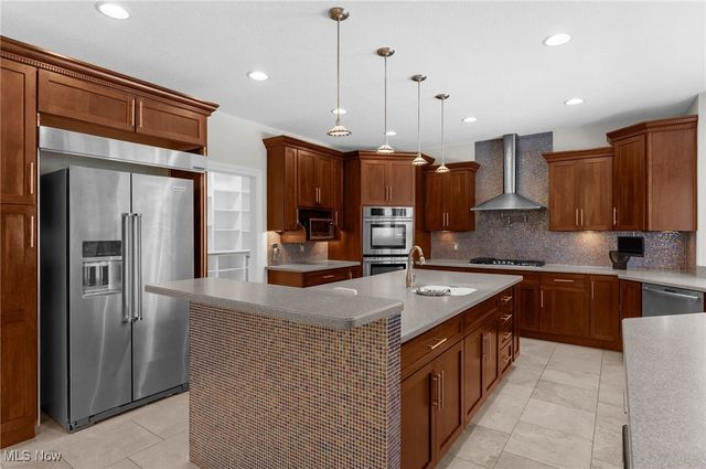 4777 N Aspen Court, Canfield, OH 44406