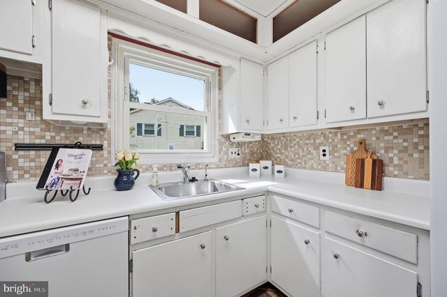 5607 HILLDALE DR, Alexandria, VA 22310