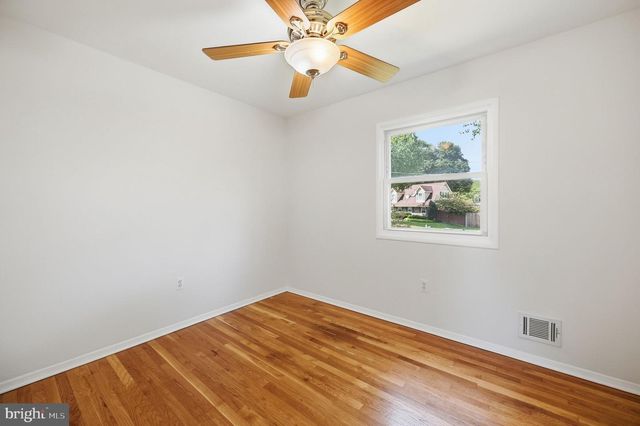 5607 HILLDALE DR, Alexandria, VA 22310
