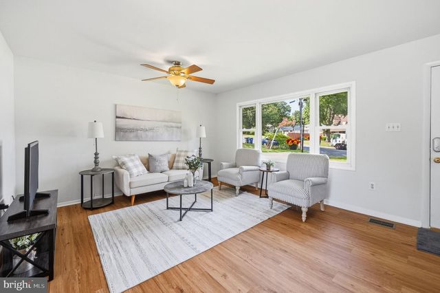 5607 HILLDALE DR, Alexandria, VA 22310