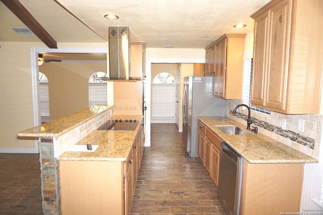 7634 SUSAN ELAINE ST, San Antonio, TX 78240