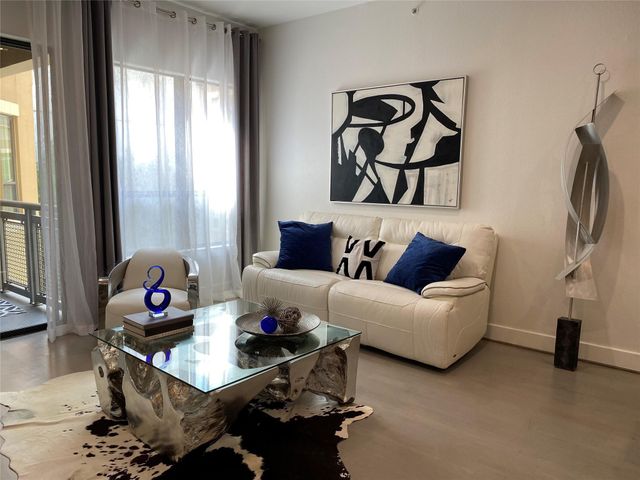 1901 Post Oak Boulevard 3503, Houston, TX 77056