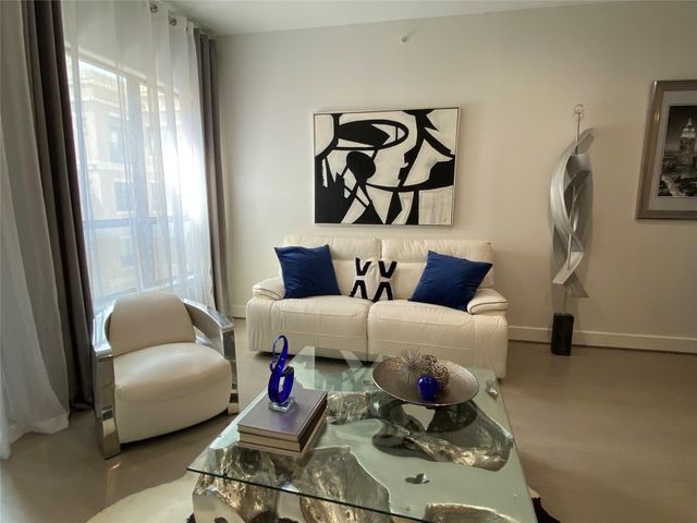 1901 Post Oak Boulevard 3503, Houston, TX 77056