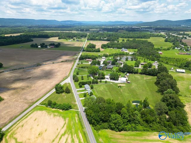 3702 Old Highway 431, Owens Cross Roads, AL 35763