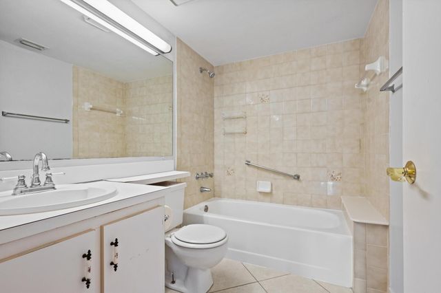 2732 SW Matheson Avenue 112-H2, Palm City, FL 34990