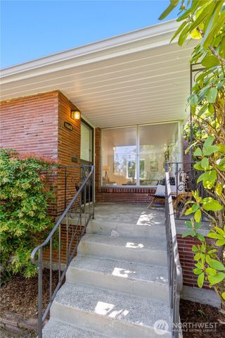 6542 43rd Avenue NE, Seattle, WA 98115