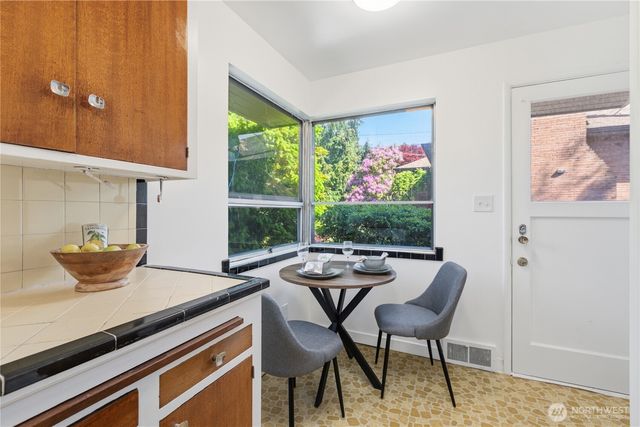 6542 43rd Avenue NE, Seattle, WA 98115