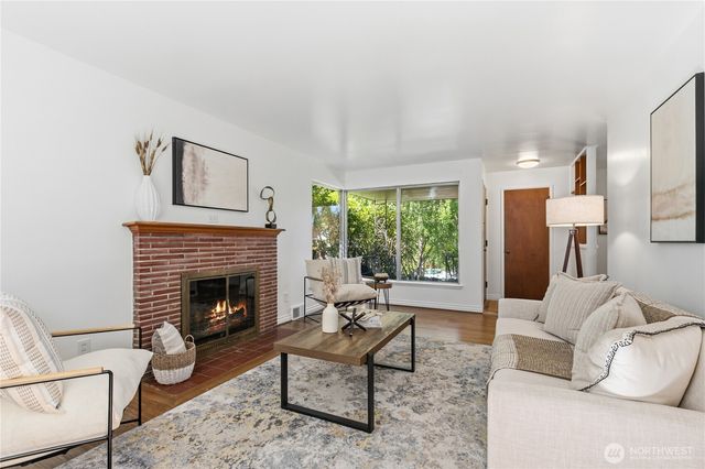 6542 43rd Avenue NE, Seattle, WA 98115