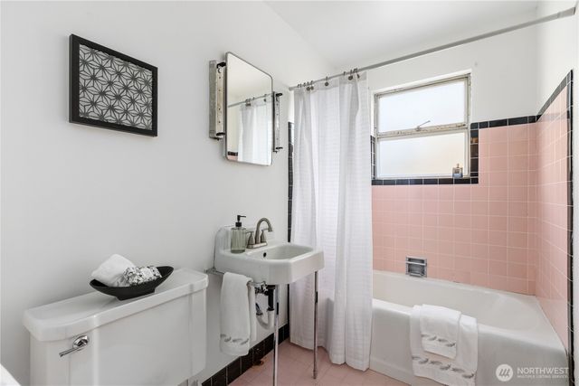 6542 43rd Avenue NE, Seattle, WA 98115