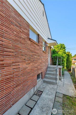 6542 43rd Avenue NE, Seattle, WA 98115