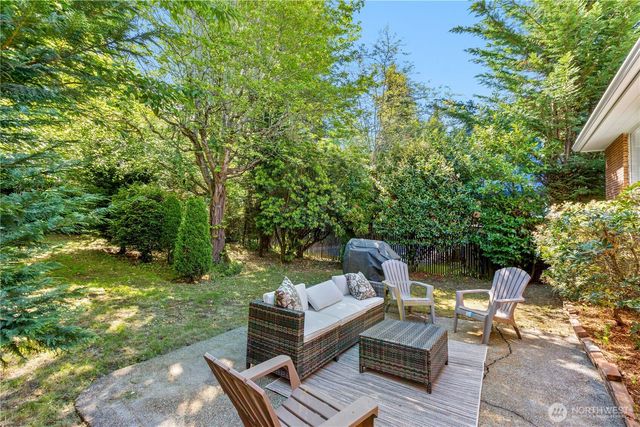 6542 43rd Avenue NE, Seattle, WA 98115