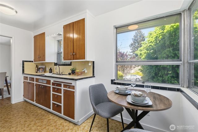 6542 43rd Avenue NE, Seattle, WA 98115