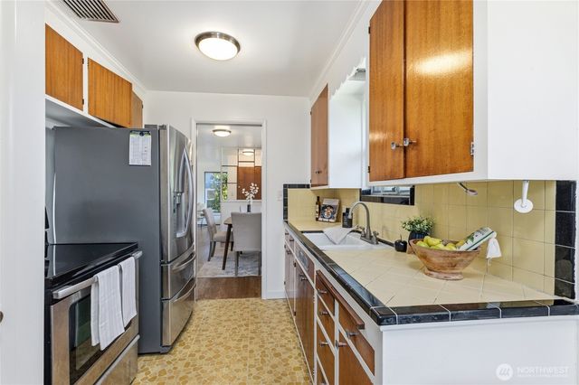 6542 43rd Avenue NE, Seattle, WA 98115
