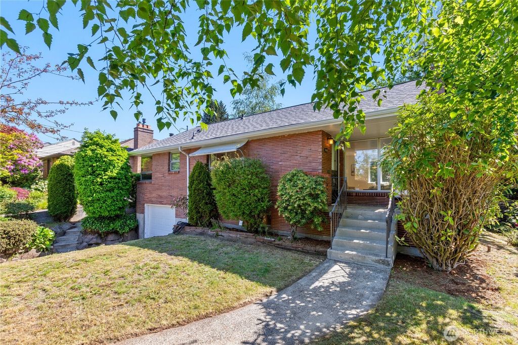 6542 43rd Avenue NE, Seattle, WA 98115