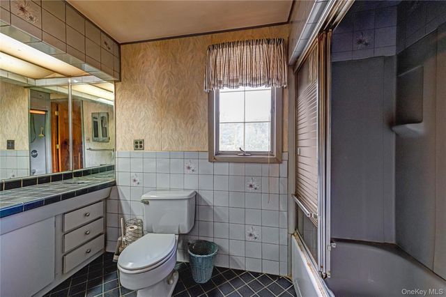 63 Barretts Avenue, Holtsville, NY 11742