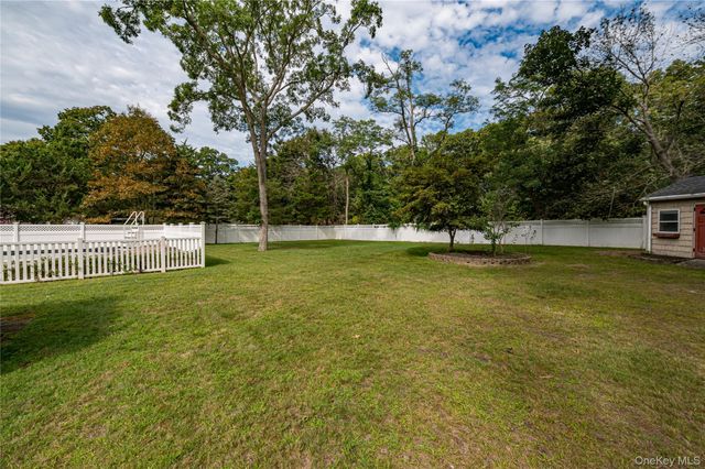 63 Barretts Avenue, Holtsville, NY 11742