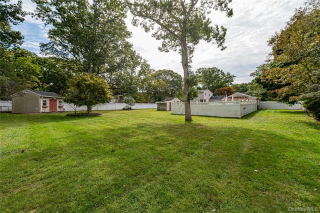 63 Barretts Avenue, Holtsville, NY 11742
