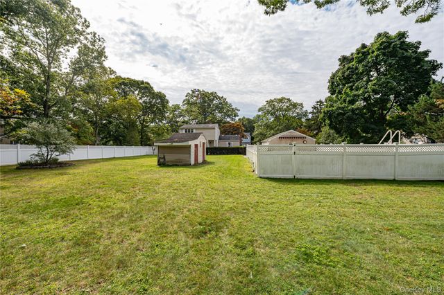 63 Barretts Avenue, Holtsville, NY 11742
