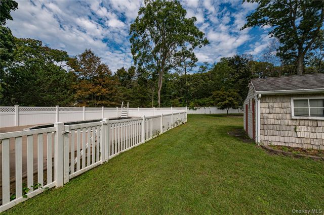 63 Barretts Avenue, Holtsville, NY 11742