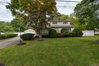 63 Barretts Avenue, Holtsville, NY 11742