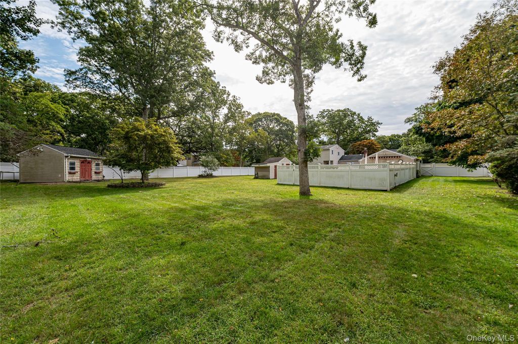 63 Barretts Avenue, Holtsville, NY 11742 — photo 4