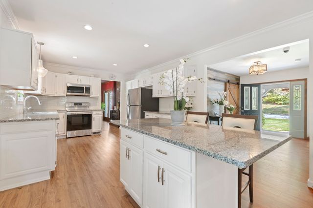 39 Hopewell St, Taunton, MA 02780
