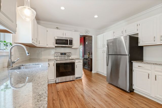 39 Hopewell St, Taunton, MA 02780
