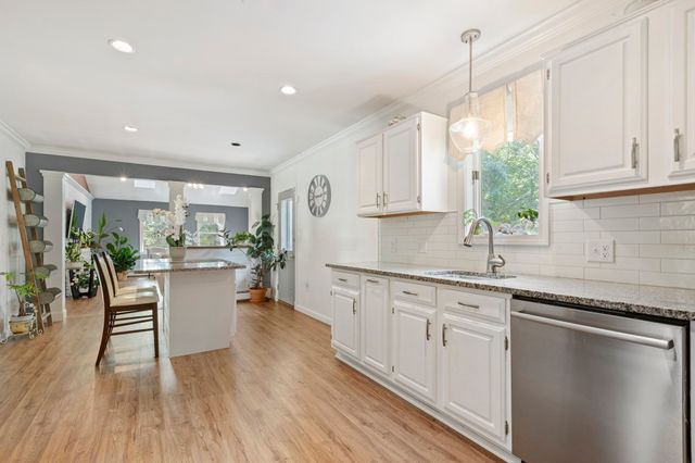 39 Hopewell St, Taunton, MA 02780