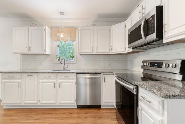 39 Hopewell St, Taunton, MA 02780
