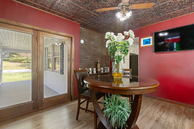 39 Hopewell St, Taunton, MA 02780