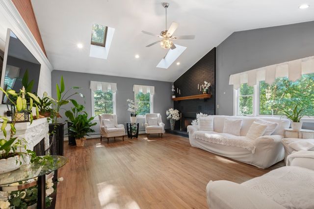 39 Hopewell St, Taunton, MA 02780