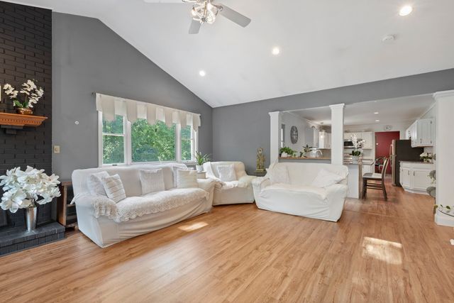 39 Hopewell St, Taunton, MA 02780