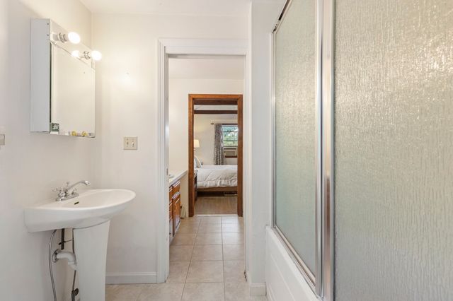 39 Hopewell St, Taunton, MA 02780
