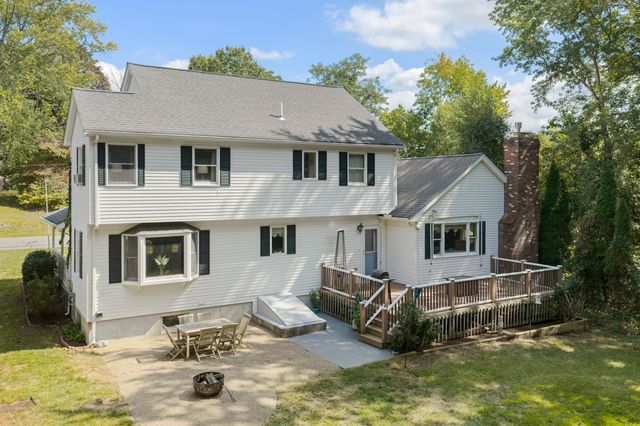 39 Hopewell St, Taunton, MA 02780