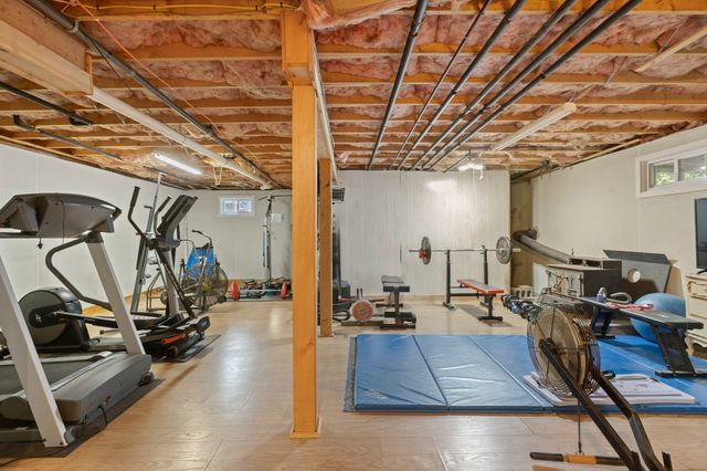 39 Hopewell St, Taunton, MA 02780