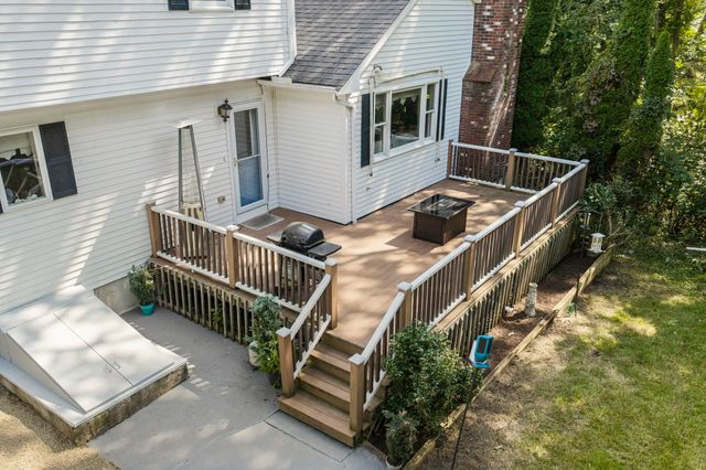 39 Hopewell St, Taunton, MA 02780