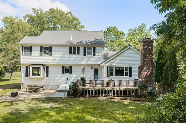 39 Hopewell St, Taunton, MA 02780
