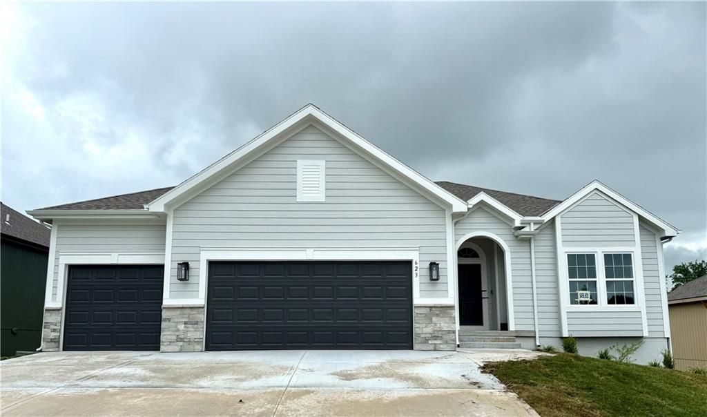 623 E 13th Street, Kearney, MO 64060