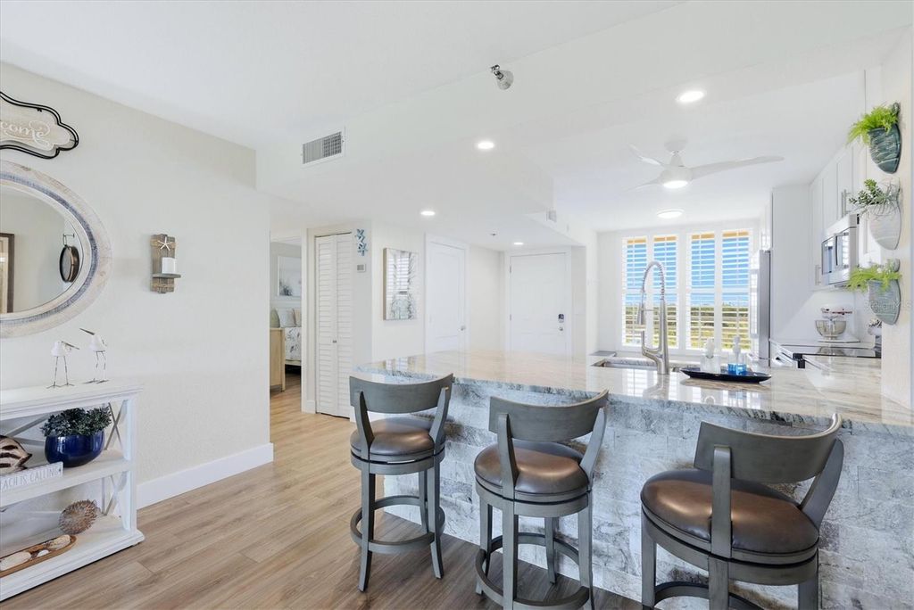 Image 12 of property listing at 3730 PINEBROOK CIRCLE 604, Bradenton, FL 34209