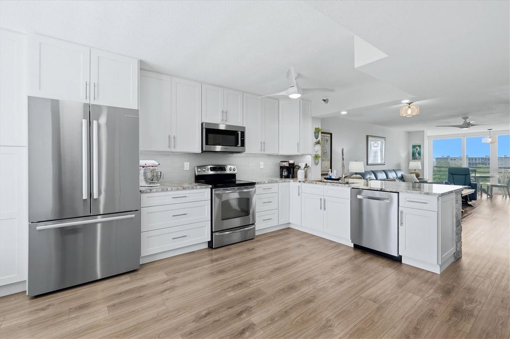 Image 14 of property listing at 3730 PINEBROOK CIRCLE 604, Bradenton, FL 34209