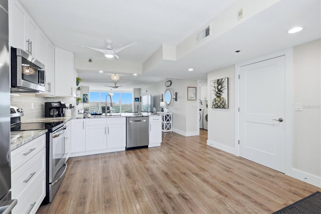 Image 15 of property listing at 3730 PINEBROOK CIRCLE 604, Bradenton, FL 34209