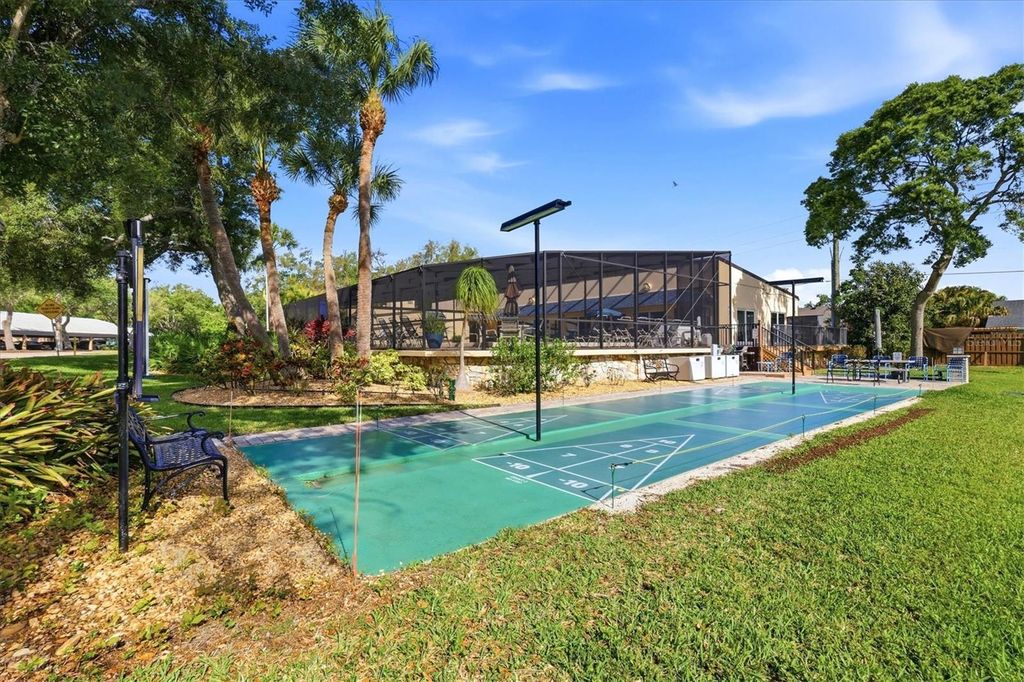 Image 37 of property listing at 3730 PINEBROOK CIRCLE 604, Bradenton, FL 34209