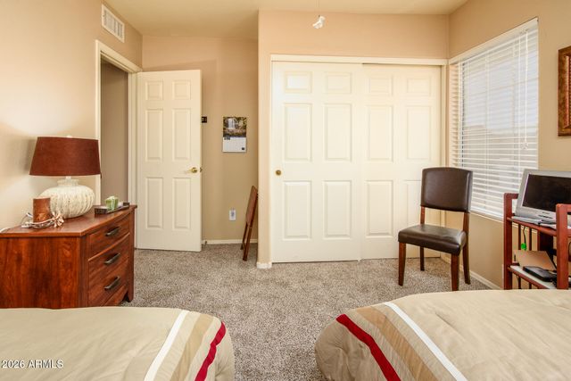 6335 S CYPRESS POINT Drive, Chandler, AZ 85249