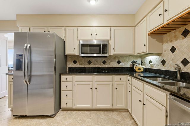 4001 N. New Braunfels APT 1206A, San Antonio, TX 78209