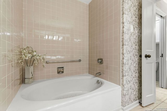 4001 N. New Braunfels APT 1206A, San Antonio, TX 78209