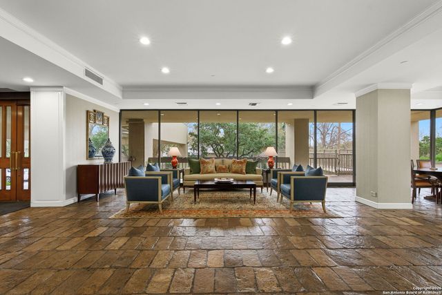 4001 N. New Braunfels APT 1206A, San Antonio, TX 78209