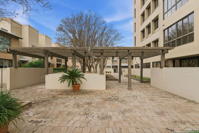 4001 N. New Braunfels APT 1206A, San Antonio, TX 78209